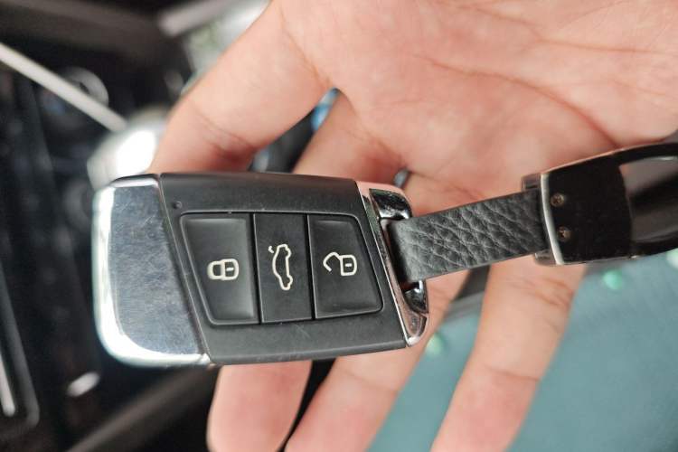 Used Volkswagen Magotan 2019 330TSI DSG Luxury Model China V Standard Vehicle Key