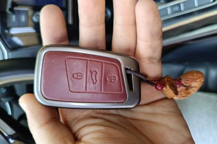 Used Volkswagen Magotan 2019 330TSI DSG Luxury Model China V Standard Vehicle Key