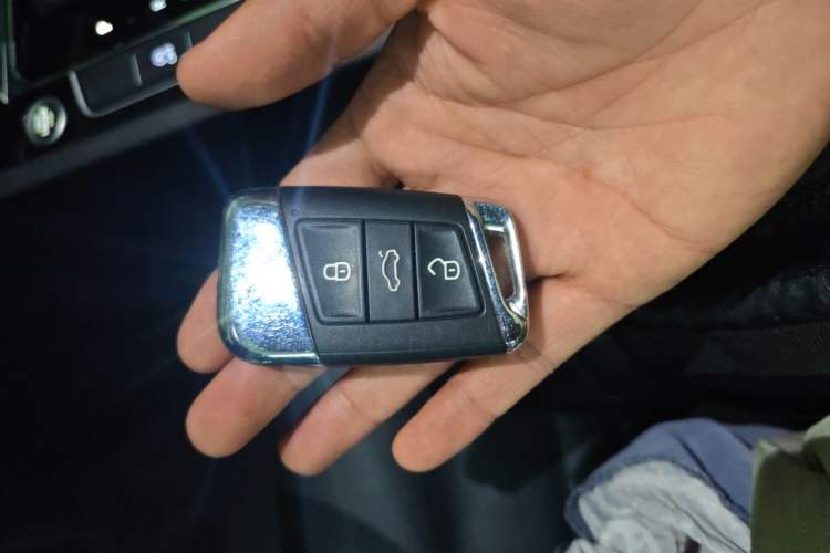 Used Volkswagen Magotan 2019 330TSI DSG Luxury Version China VI Standard Vehicle Key