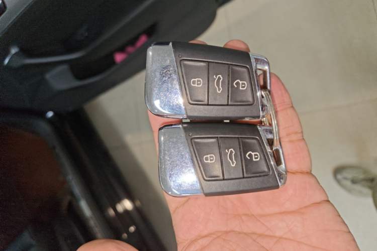 Used Volkswagen Magotan 2019 330TSI DSG Leading Edition China V Standard Vehicle Key