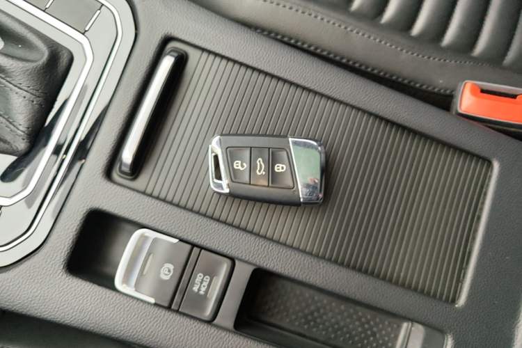 Used Volkswagen Magotan 2019 330TSI DSG Leading Model China VI Standard Vehicle Key
