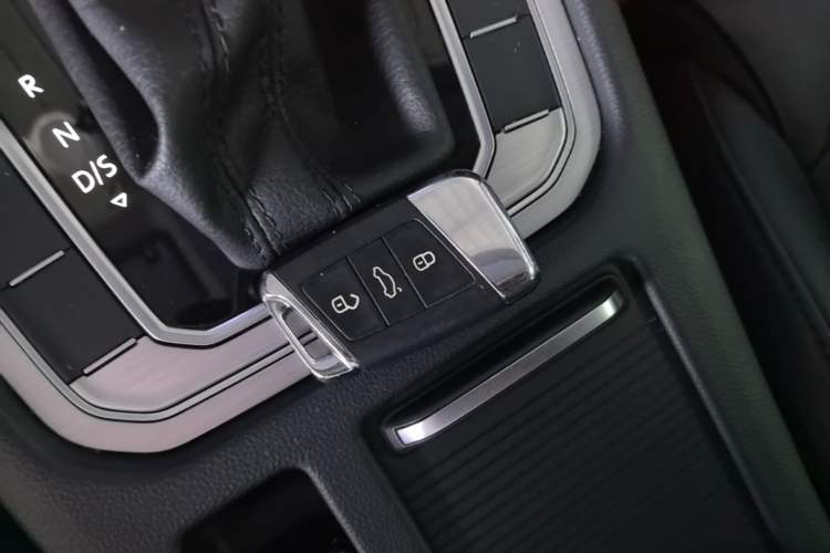 Used Volkswagen Magotan 2019 280TSI DSG Comfort Model China VI Standard Vehicle Key