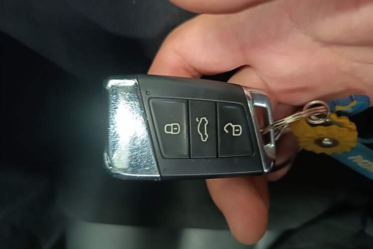 Used Volkswagen Magotan 2019 330TSI DSG Leading Edition China V Standard Vehicle Key