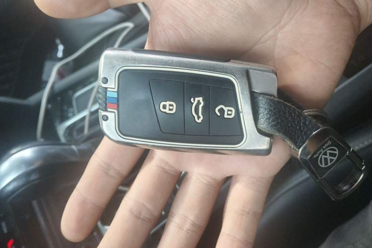 Used Volkswagen Magotan 2019 330TSI DSG Leading Edition China V Standard Vehicle Key