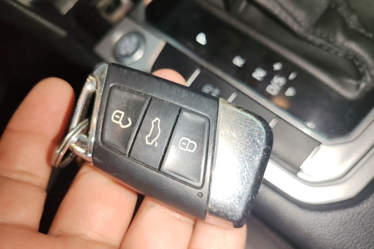 Used Volkswagen Magotan 2019 280TSI DSG Comfort Model China V Standard Vehicle Key