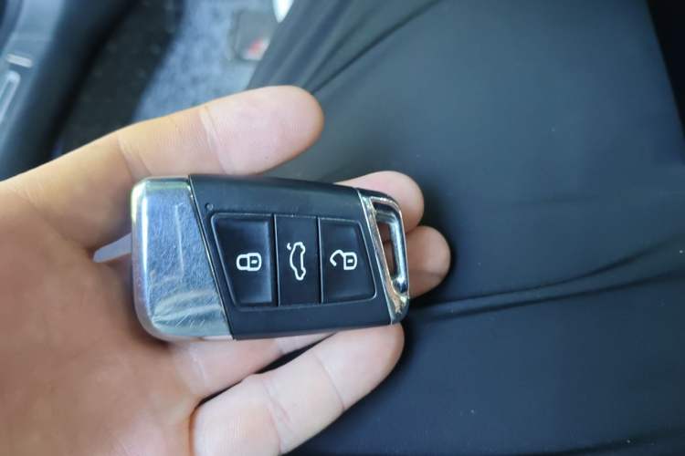 Used Volkswagen Magotan 2019 330TSI DSG Leading Model China VI Standard Vehicle Key