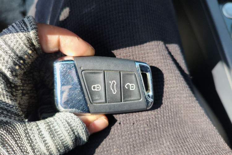 Used Volkswagen Magotan 2019 330TSI DSG Luxury Model China V Standard Vehicle Key