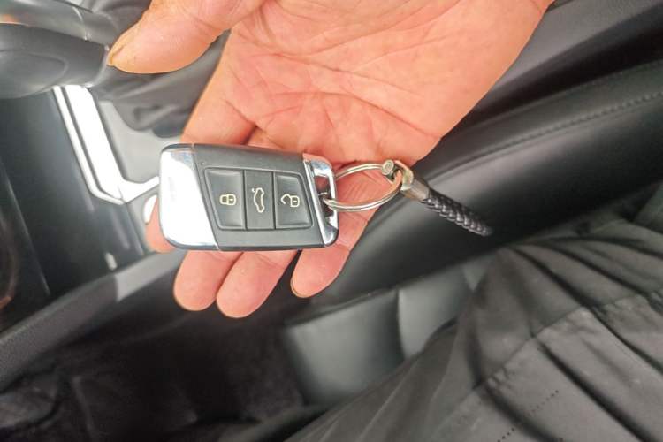 Used Volkswagen Magotan 2019 330TSI DSG Leading Model China VI Standard Vehicle Key