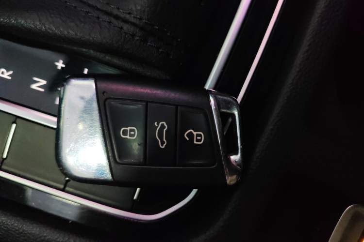 Used Volkswagen Magotan 2019 330TSI DSG Leading Model China VI Standard Vehicle Key