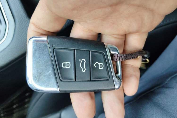 Used Volkswagen Magotan 2019 330TSI DSG Leading Edition China V Standard Vehicle Key