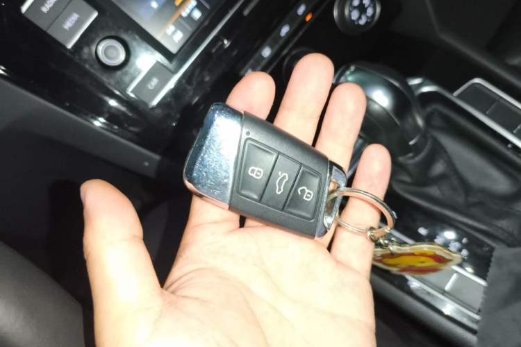 Used Volkswagen Magotan 2019 330TSI DSG Leading Model China VI Standard Vehicle Key