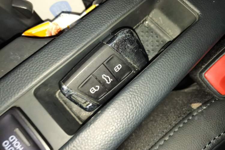 Used Volkswagen Magotan 2019 330TSI DSG Luxury Version China VI Standard Vehicle Key