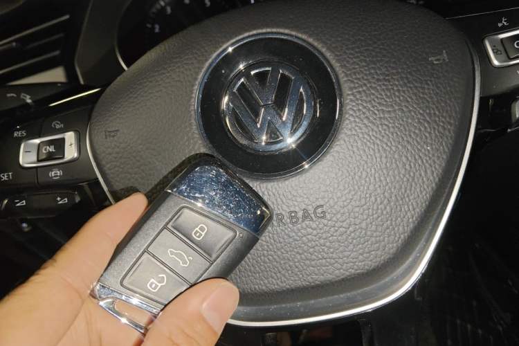 Used Volkswagen Magotan 2019 330TSI DSG Leading Edition China V Standard Vehicle Key