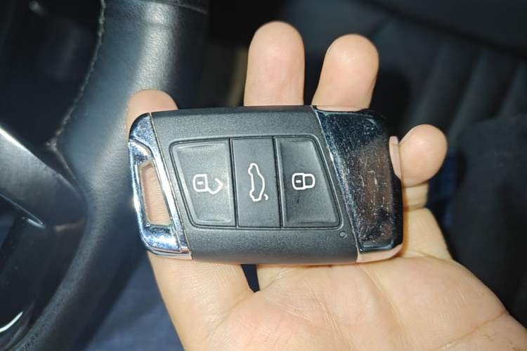 Used Volkswagen Magotan 2019 330TSI DSG Leading Model China VI Standard Vehicle Key