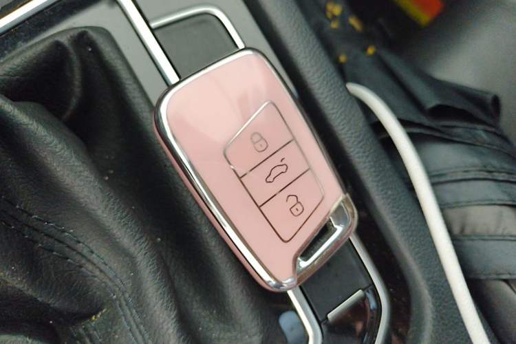 Used Volkswagen Magotan 2019 330TSI DSG Luxury Model China V Standard Vehicle Key