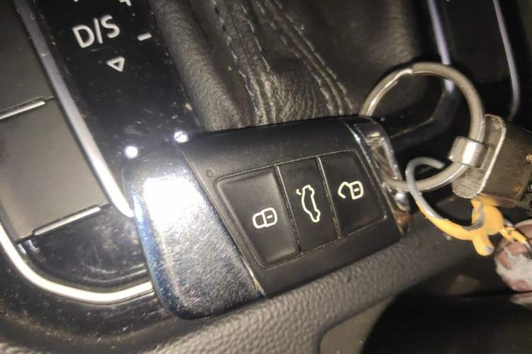 Used Volkswagen Magotan 2019 330TSI DSG Leading Model China VI Standard Vehicle Key