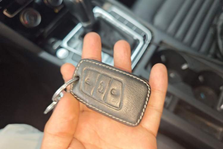 Used Volkswagen Magotan 2019 280TSI DSG Leading Model China V Standard Vehicle Key