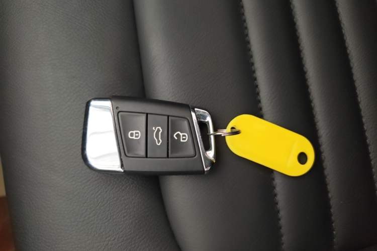 Used Volkswagen Magotan 2019 330TSI DSG Leading Edition China V Standard Vehicle Key