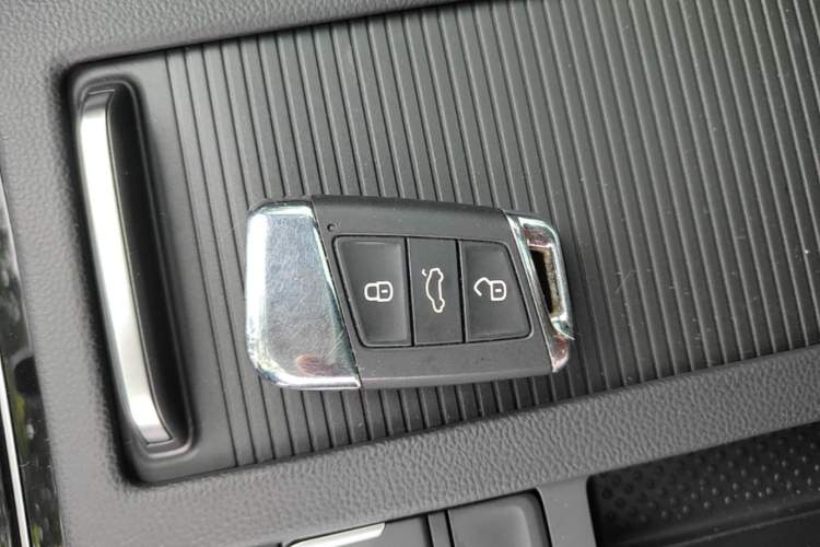 Used Volkswagen Magotan 2019 330TSI DSG Luxury Version China VI Standard Vehicle Key