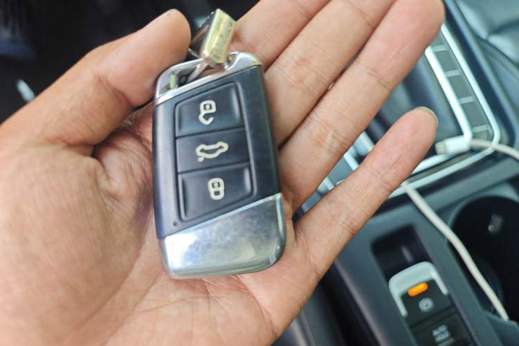 Used Volkswagen Magotan 2019 330TSI DSG Leading Edition China V Standard Vehicle Key