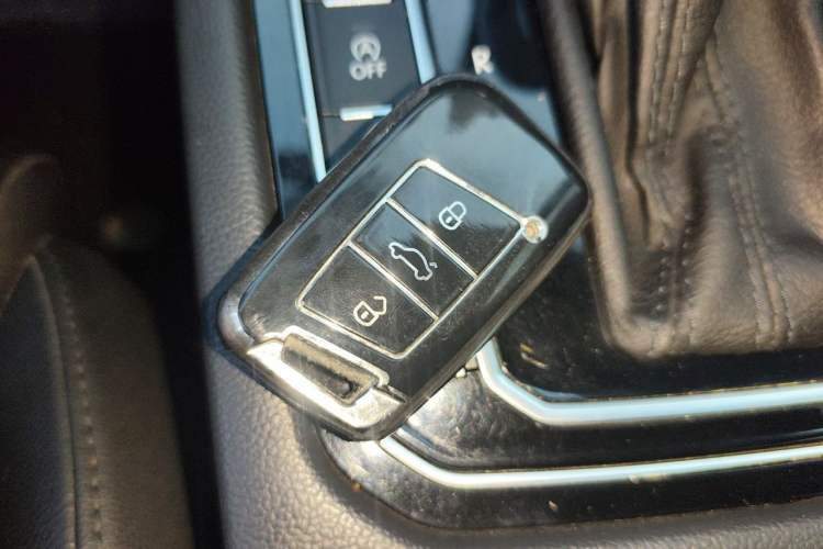 Used Volkswagen Magotan 2019 330TSI DSG Leading Edition China V Standard Vehicle Key