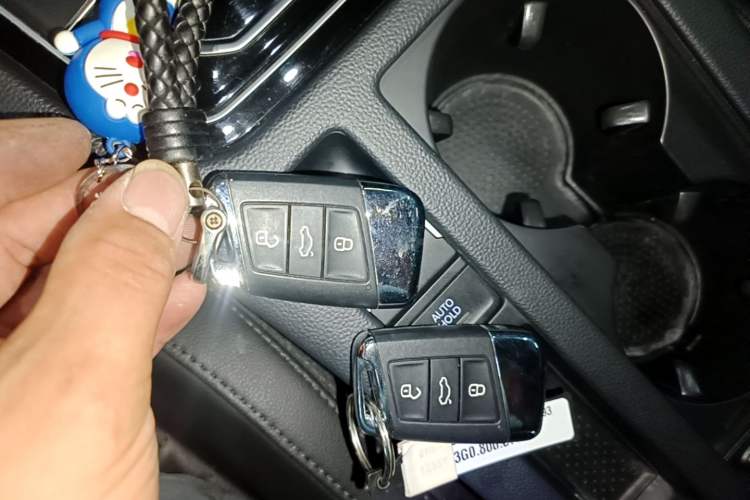 Used Volkswagen Magotan 2019 330TSI DSG Luxury Model China V Standard Vehicle Key