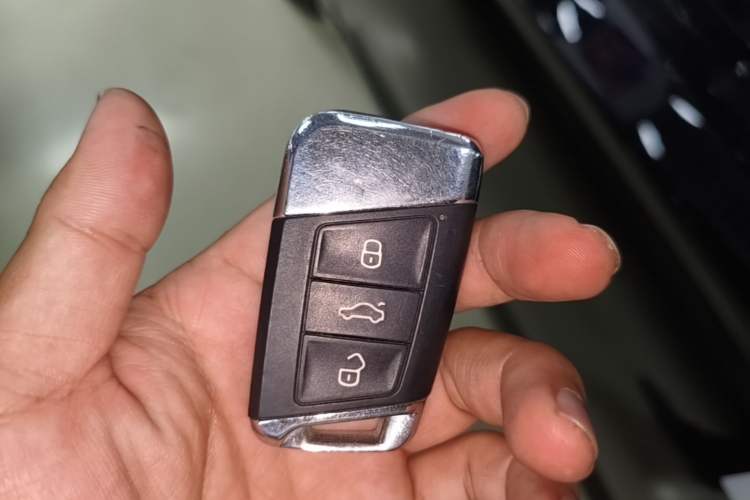 Used Volkswagen Magotan 2019 330TSI DSG Luxury Version China VI Standard Vehicle Key