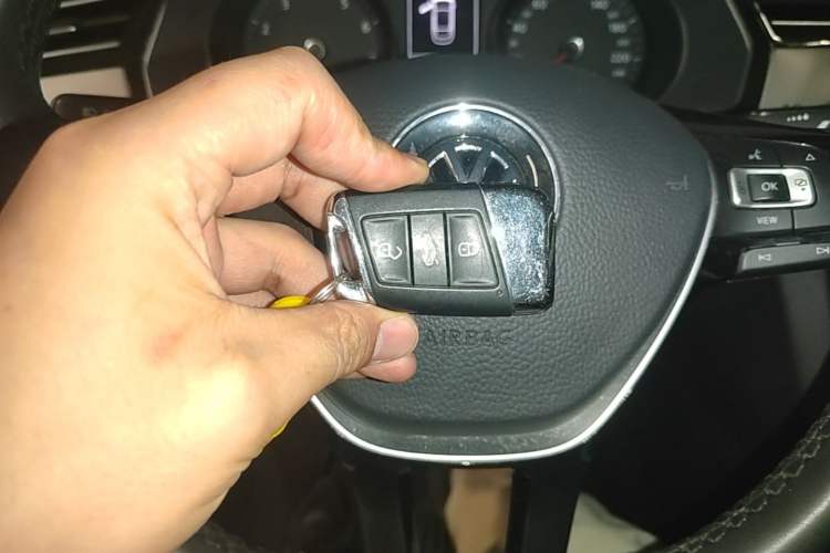 Used Volkswagen Magotan 2019 330TSI DSG Leading Edition China V Standard Vehicle Key