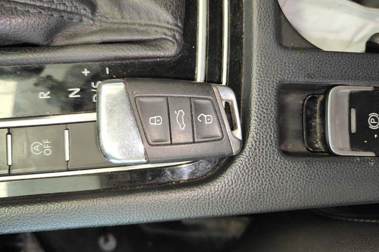 Used Volkswagen Magotan 2019 330TSI DSG Luxury Model China V Standard Vehicle Key
