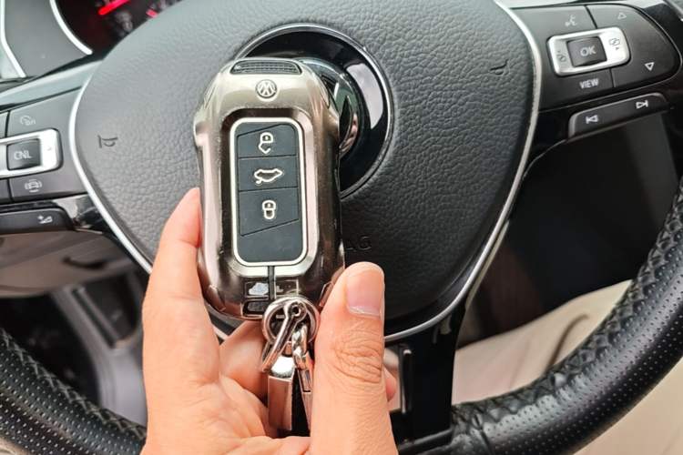 Used Volkswagen Magotan 2019 330TSI DSG Leading Model China VI Standard Vehicle Key