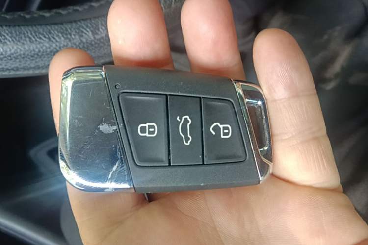 Used Volkswagen Magotan 2019 330TSI DSG Luxury Version China VI Standard Vehicle Key