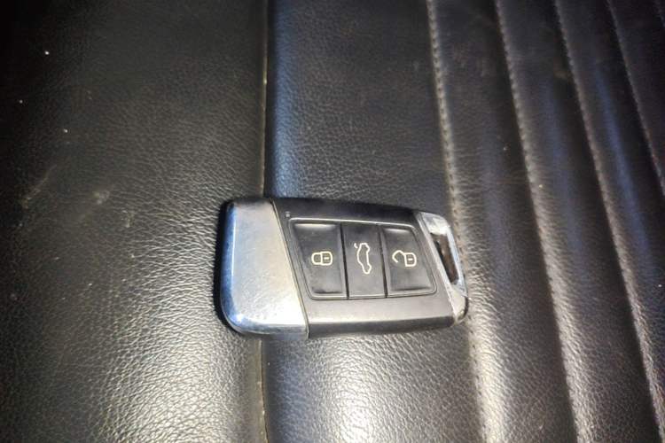 Used Volkswagen Magotan 2019 330TSI DSG Luxury Model China V Standard Vehicle Key