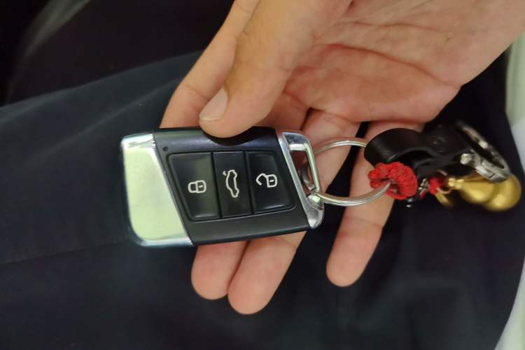 Used Volkswagen Magotan 2019 330TSI DSG Leading Model China VI Standard Vehicle Key