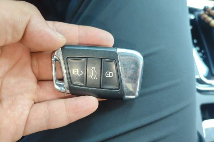 Used Volkswagen Magotan 2019 330TSI DSG Leading Model China VI Standard Vehicle Key