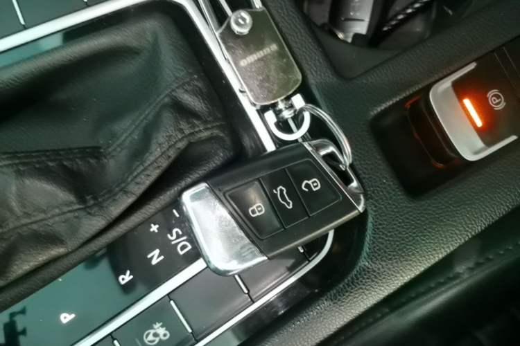 Used Volkswagen Magotan 2019 330TSI DSG Leading Model China VI Standard Vehicle Key