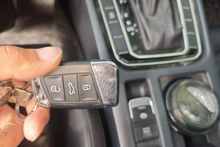 Used Volkswagen Magotan 2019 330TSI DSG Leading Edition China V Standard Vehicle Key