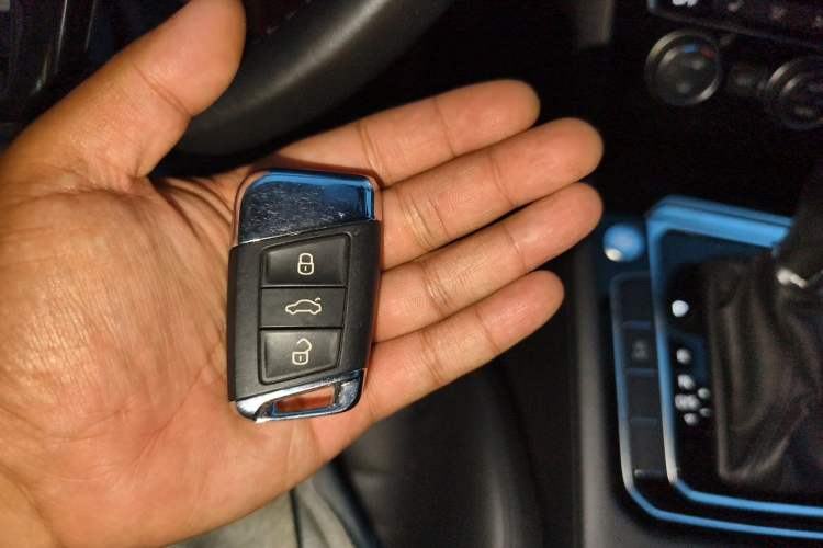 Used Volkswagen Magotan 2019 330TSI DSG Luxury Model China V Standard Vehicle Key