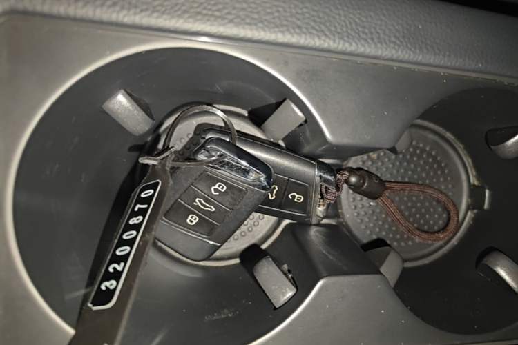 Used Volkswagen Magotan 2019 330TSI DSG Luxury Model China V Standard Vehicle Key
