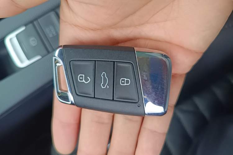 Used Volkswagen Magotan 2019 330TSI DSG Luxury Model China V Standard Vehicle Key