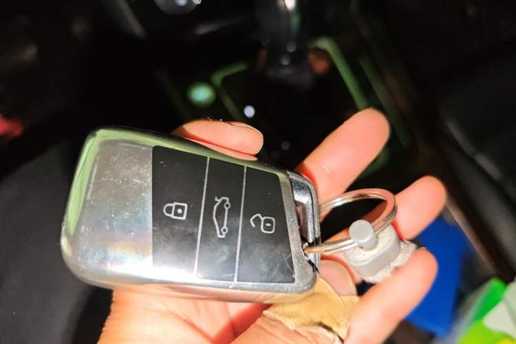 Used Volkswagen Magotan 2019 330TSI DSG Luxury Model China V Standard Vehicle Key