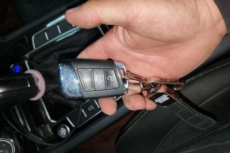 Used Volkswagen Magotan 2019 330TSI DSG Leading Edition China V Standard Vehicle Key