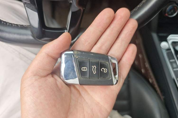 Used Volkswagen Magotan 2019 330TSI DSG Leading Edition China V Standard Vehicle Key