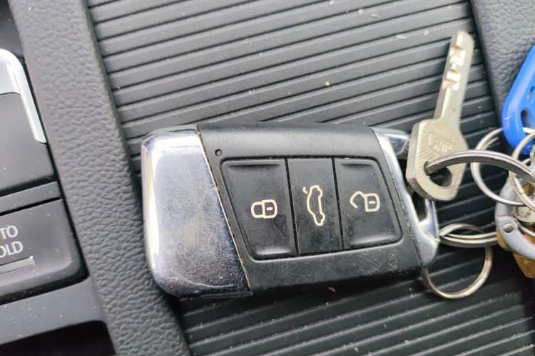 Used Volkswagen Magotan 2019 330TSI DSG Leading Model China VI Standard Vehicle Key