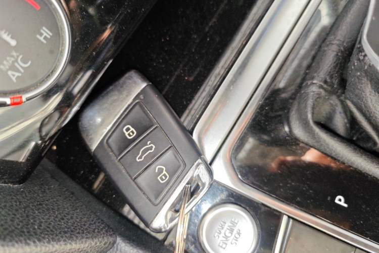 Used Volkswagen Magotan 2019 330TSI DSG Leading Model China VI Standard Vehicle Key