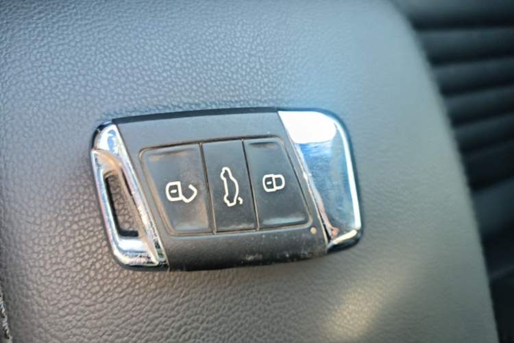 Used Volkswagen Magotan 2019 330TSI DSG Leading Edition China V Standard Vehicle Key