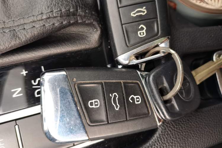 Used Volkswagen Magotan 2019 330TSI DSG Leading Model China VI Standard Vehicle Key