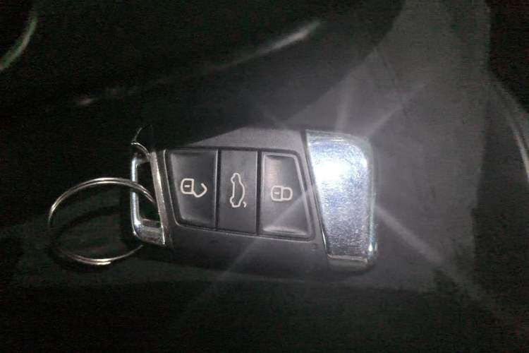 Used Volkswagen Magotan 2019 330TSI DSG Luxury Version China VI Standard Vehicle Key