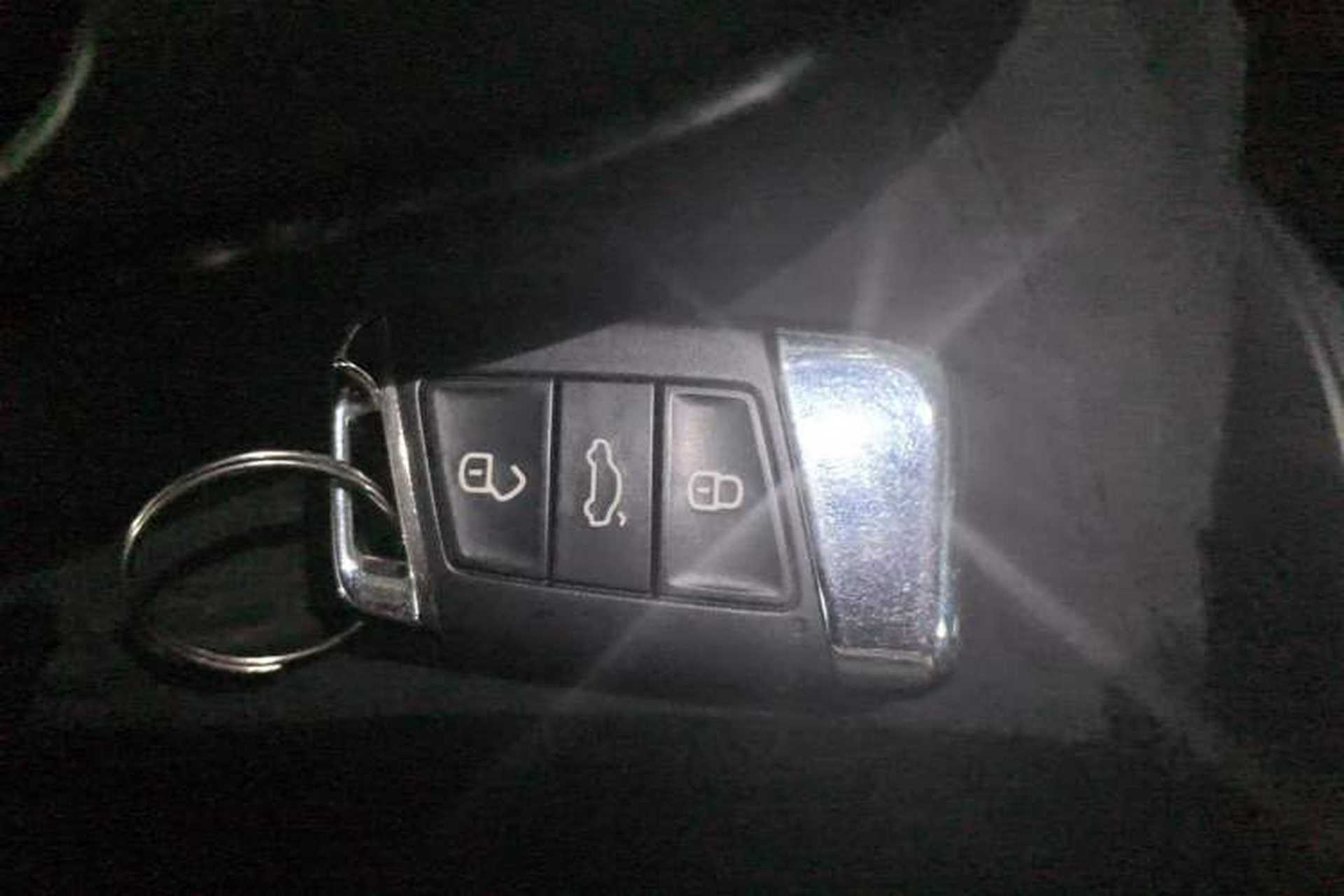 Used Volkswagen Magotan 2019 330TSI DSG Luxury Version China VI Standard Vehicle Key