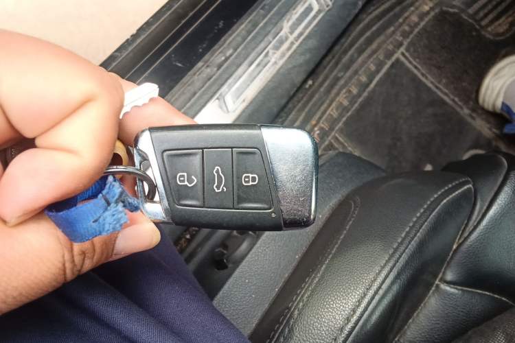 Used Volkswagen Magotan 2019 330TSI DSG Leading Edition China V Standard Vehicle Key