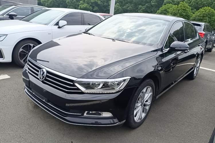 Used Volkswagen Magotan 2019 330TSI DSG Luxury Model China V Standard Guazi used car, China used car export, Used car for sale, Used  cars, Cheapest cars for sale